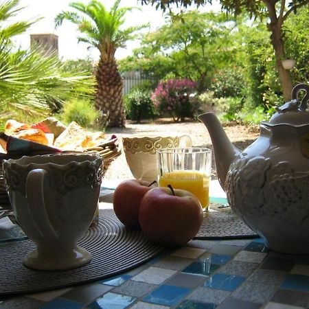 La Maison Des Palmiers Омс Екстериор снимка